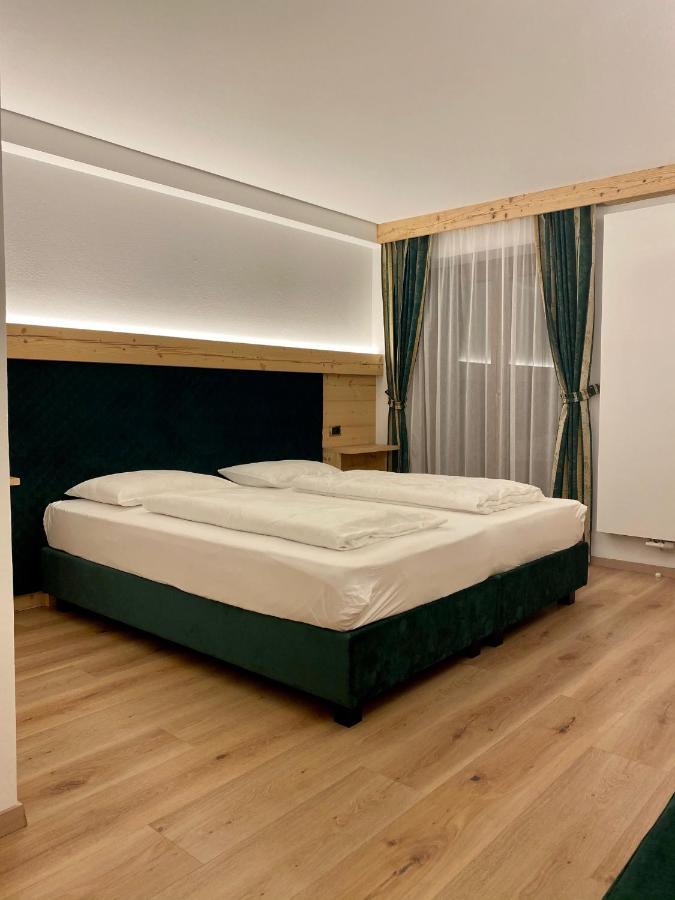 Garni Hotel And Apartments Wildbach Selva di Val Gardena Exterior foto