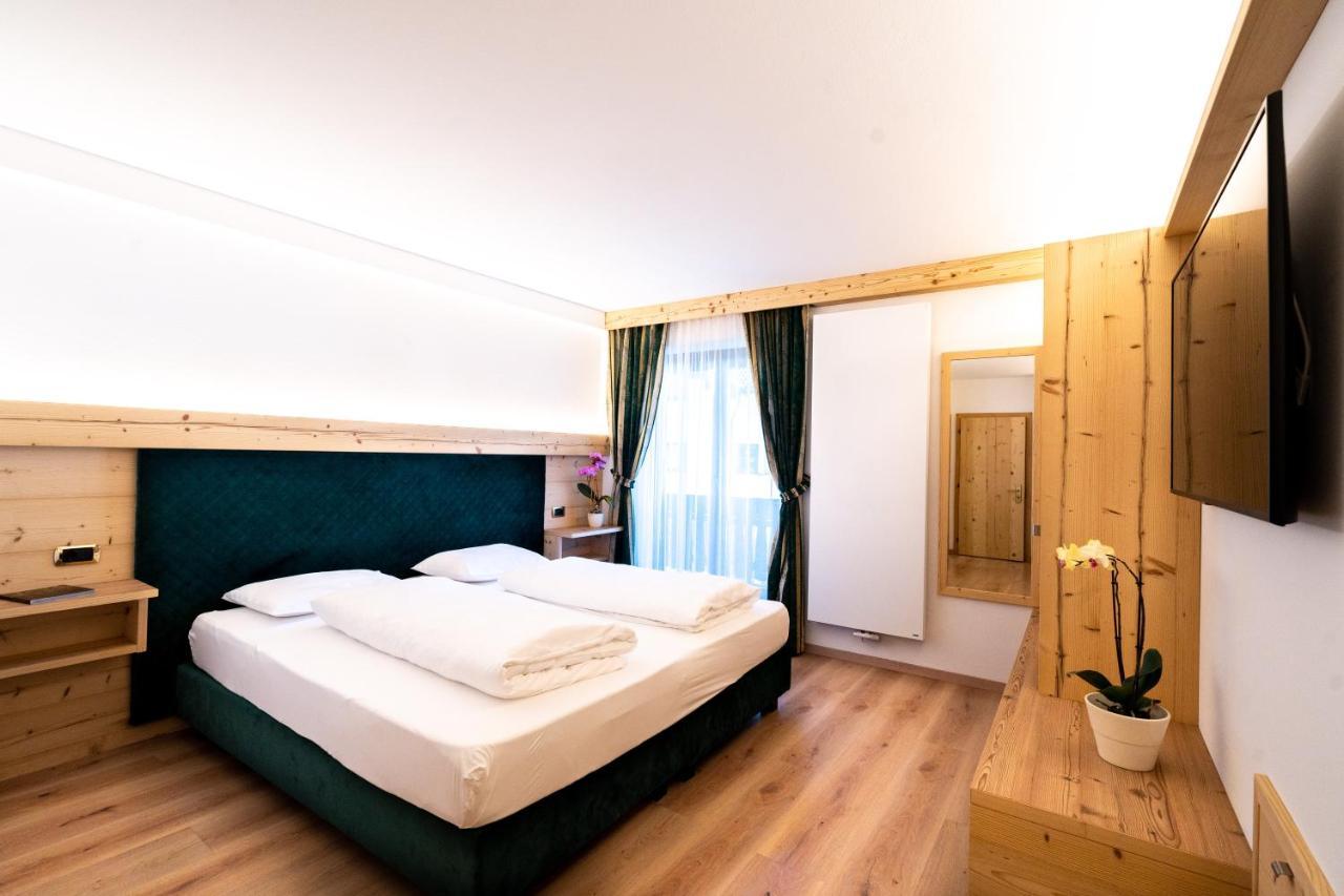 Garni Hotel And Apartments Wildbach Selva di Val Gardena Exterior foto