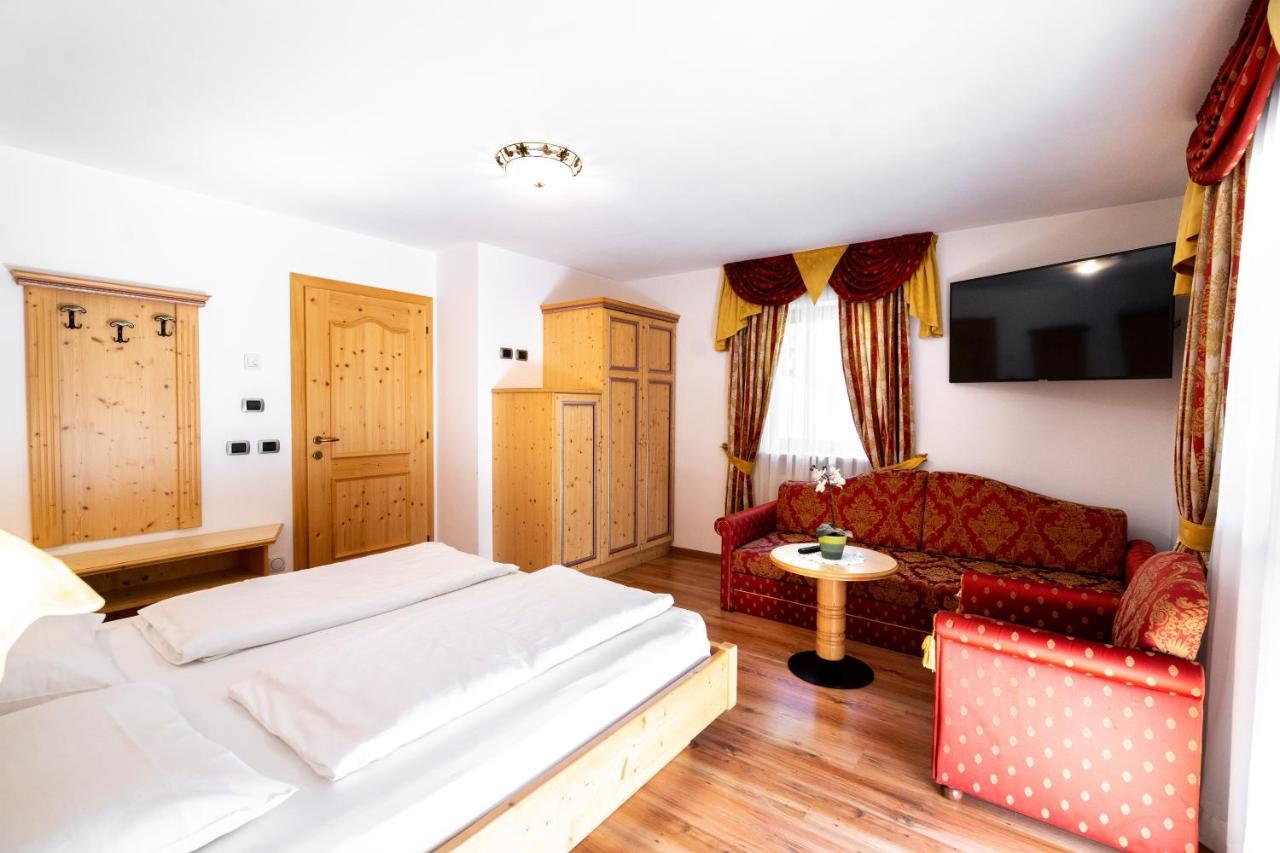 Garni Hotel And Apartments Wildbach Selva di Val Gardena Exterior foto