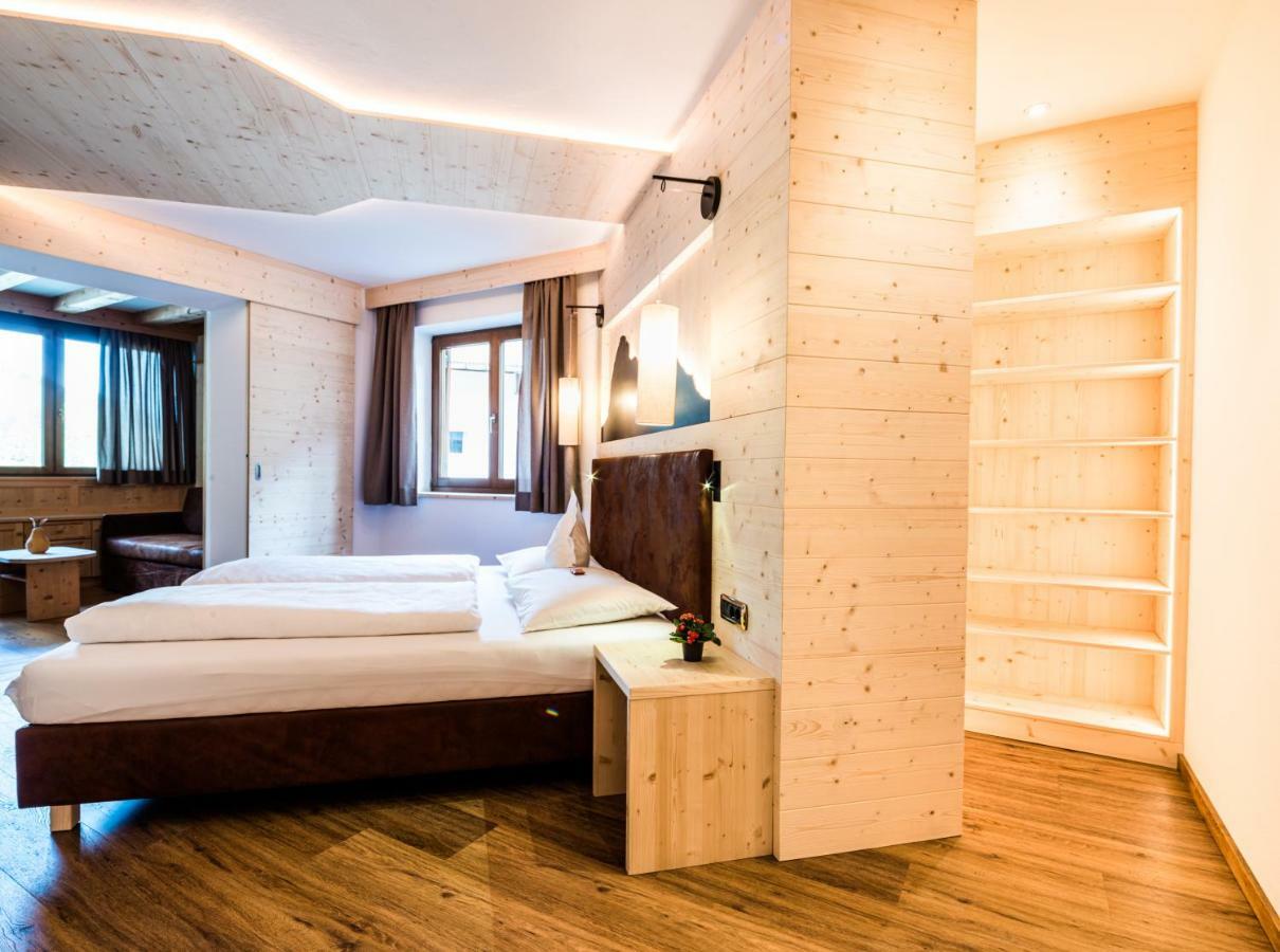 Garni Hotel And Apartments Wildbach Selva di Val Gardena Exterior foto
