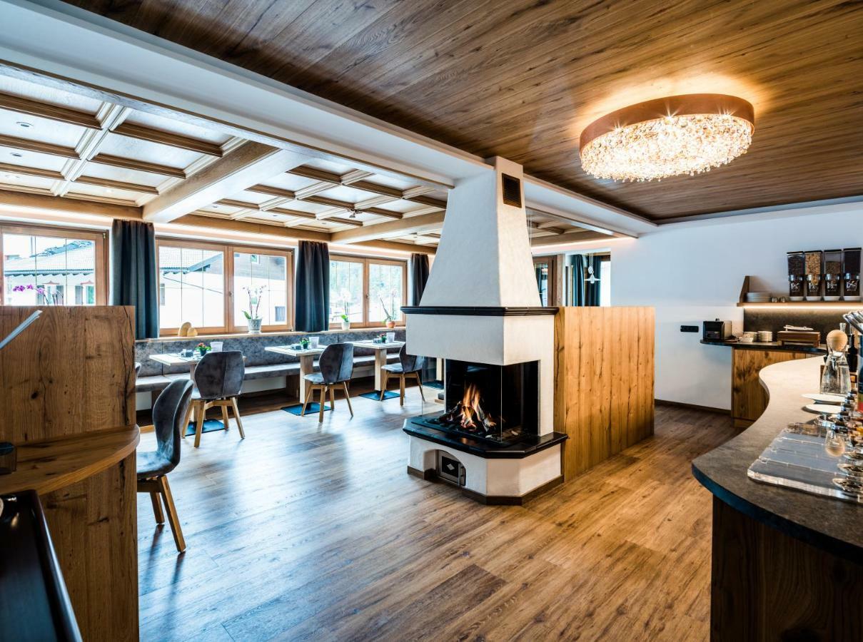 Garni Hotel And Apartments Wildbach Selva di Val Gardena Exterior foto